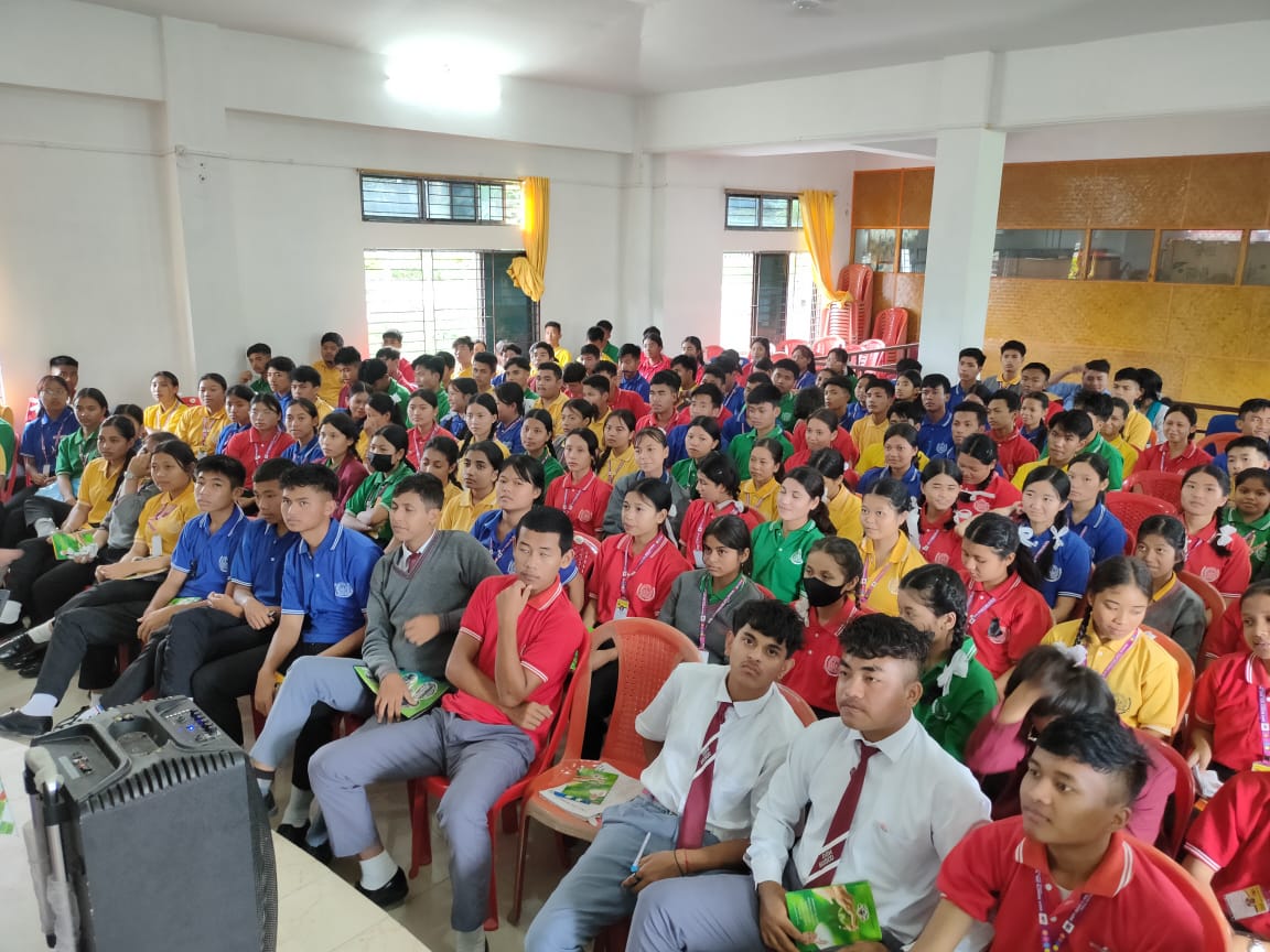 <a href="/DimahasaoPolice/">Dima Hasao Police</a>  conducted a Cyber Crime awareness program today at Don Bosco School, Haflong.

<a href="/Cyberdost/">CyberDost I4C</a> <a href="/assampolice/">Assam Police</a> <a href="/DGPAssamPolice/">DGP Assam</a> <a href="/gpsinghips/">GP Singh</a> <a href="/d_mukherjee_IPS/">D.Mukherjee</a> <a href="/DimaDipr/">DIPR Dima Hasao</a>