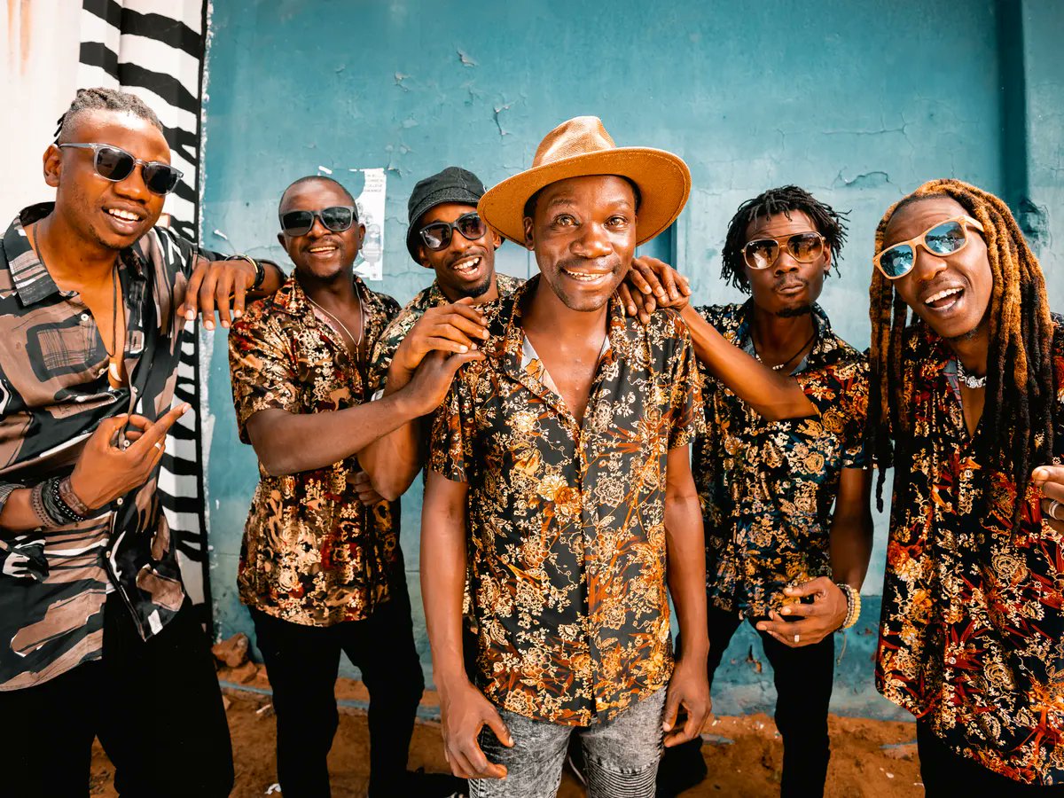 africapachanga's tweet photo. Ya estamos de vuelta en #AfricaPachanga y comenzamos la temporada número 23, casi ná!! Novedades con Mokoomba, Ahemaa Nwomkro, Tiwa Savage, Bosq&amp;Kaleta y Leon Keita. Además, C.K.Mann, Dele Ojo, Sara Tavares, Ali Farka Toure y Orchestre Shika. Disfruta aquí https://t.co/NNgYpm9A0C https://t.co/XNZIuKLxH7
