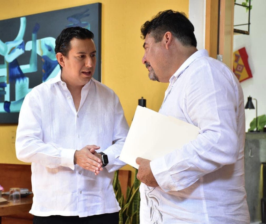 Felicito con aprecio al talentoso <a href="/chefalexruiz/">Alejandro Ruiz</a>, oaxaqueño que pone en alto la gastronomía de nuestro estado. Te deseo un gran cumpleaños 🎊