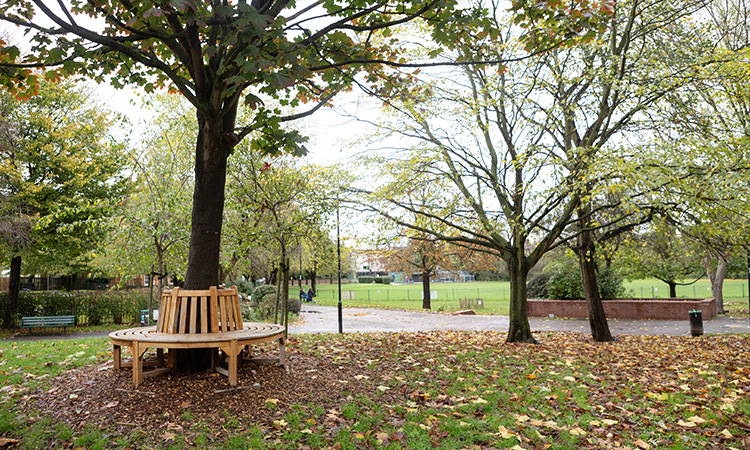 IslingtonLife's tweet photo. The next health and history #walk with @IslingtonWalks is at #WrayCrescent on Fri 29 Sep. Discover this small park near #FinsburyPark, with the Yvonne Connolly community garden, named after the UK’s first Black female headteacher. More dates: https://t.co/tKy3RFQtRO https://t.co/8opK2QoESW