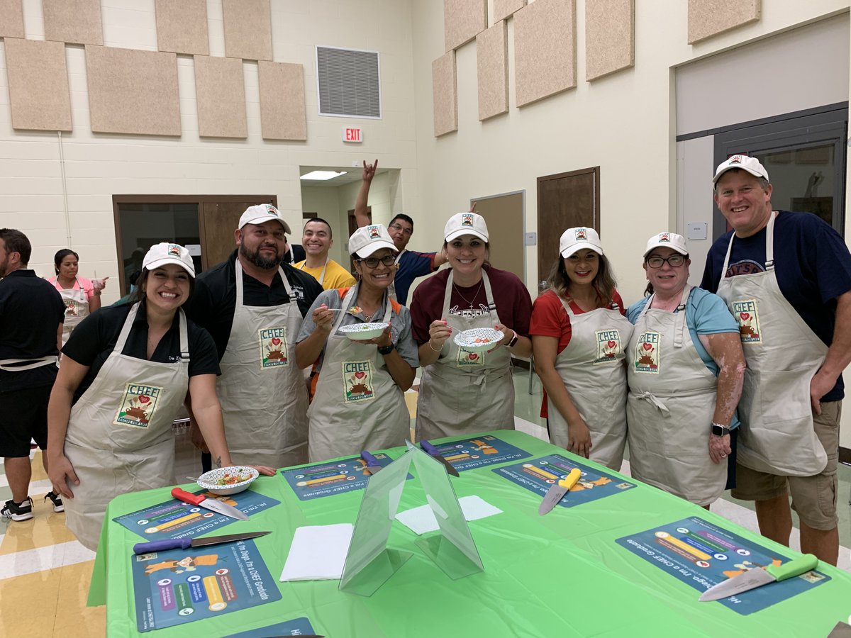 We offer a variety of engaging nutrition education programs for children, adults, and healthcare professionals. We support our partner organizations by providing the training, tools, and mentoring needed to teach CHEF. To learn more, visit chefsa.org/our-programs.