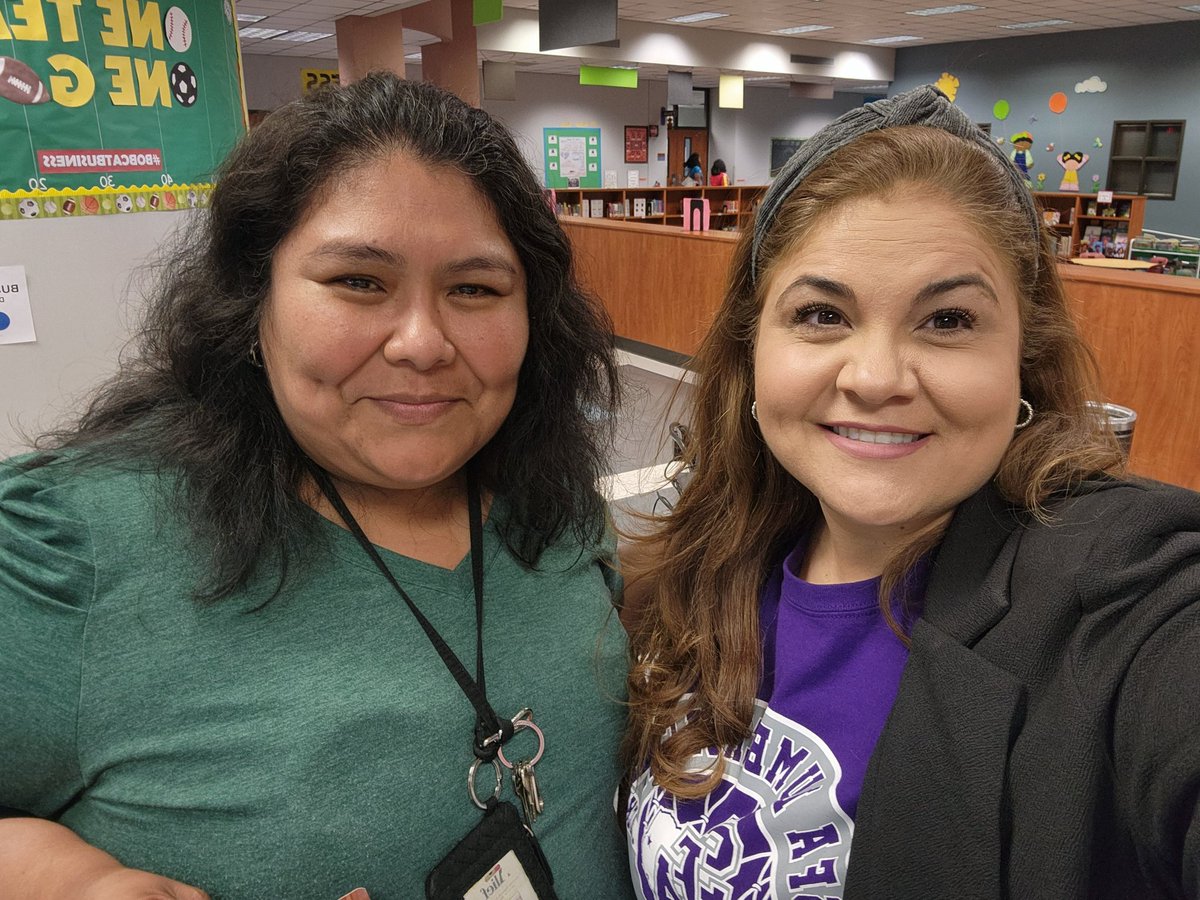 MatturroMEd's tweet image. One of the many reasons I 💚 @AliefISD...moments like these!! Ms. Santiesteban was on campus today &amp;amp; she shared this pic of us @ChancellorComet when Ms. Thomas our Kinder teacher took us to an ice cream parlor!! #schema #ELLs #WeAreAlief #Alums #AliefBonds