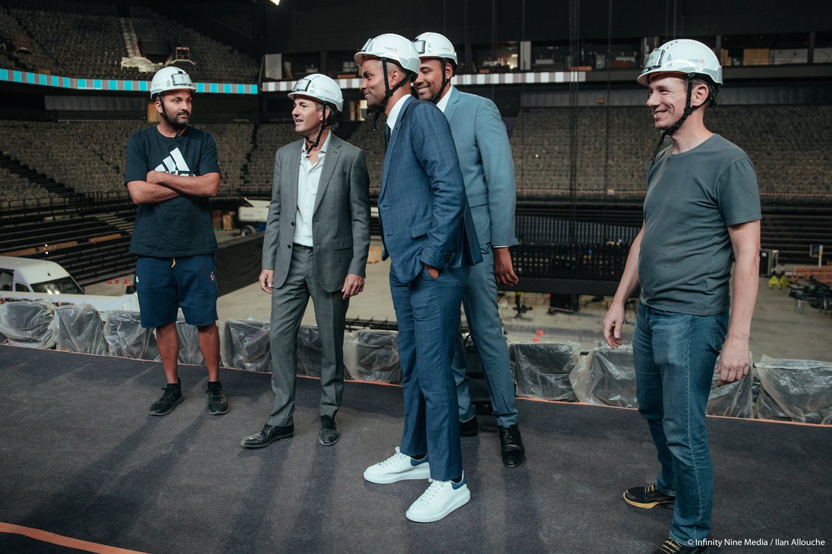 LDLC_Arena's tweet photo. Tony Parker et @L_DLC  en visite à la @LDLC_Arena !
Pour celles et ceux qui ne l'auraient pas encore vu, le calendrier des matchs de @LDLCASVEL  à la @LDLC_Arena est sorti. 😉
Plus d'infos  👉 https://t.co/Tp2b4WUZ76 https://t.co/NKjwF9qbhf