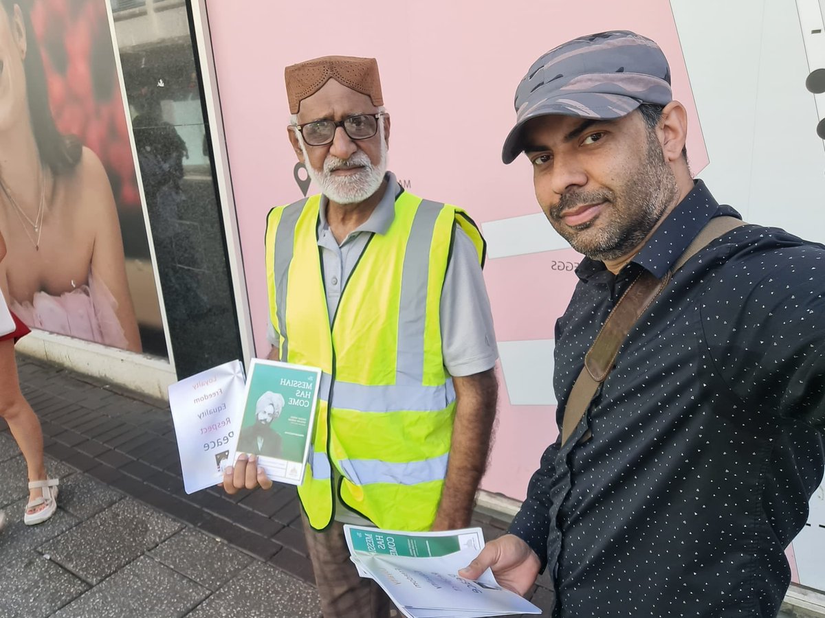 amea_wm's tweet image. #messageofpeace ⁦@amea_wm⁩ central members distributing message of peace leaflets ⁦@BhamCityCouncil⁩ .
⁦@ukmuslims4peace⁩ ⁦⁦@Ansarullah_UK⁩