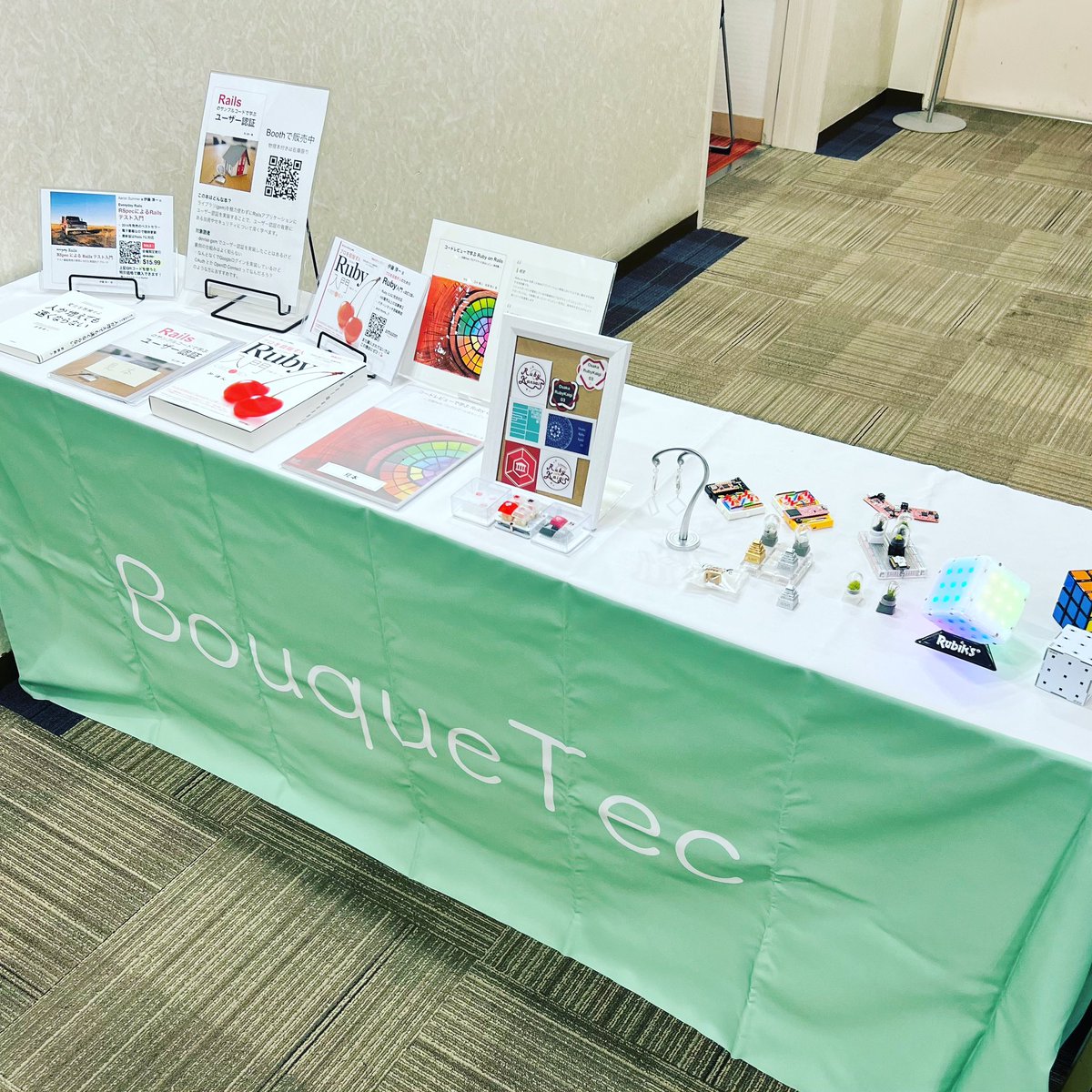 bouquetec's tweet photo. 大阪Ruby会議03にキーキャップノベルティのインカインドスポンサーで協賛しました。出展ブースの方も好評で、苔テラリウムのキーキャップが完売です。たくさんご来場頂きありがとうございました。

#osrb03 https://t.co/tb0pVXyzHW