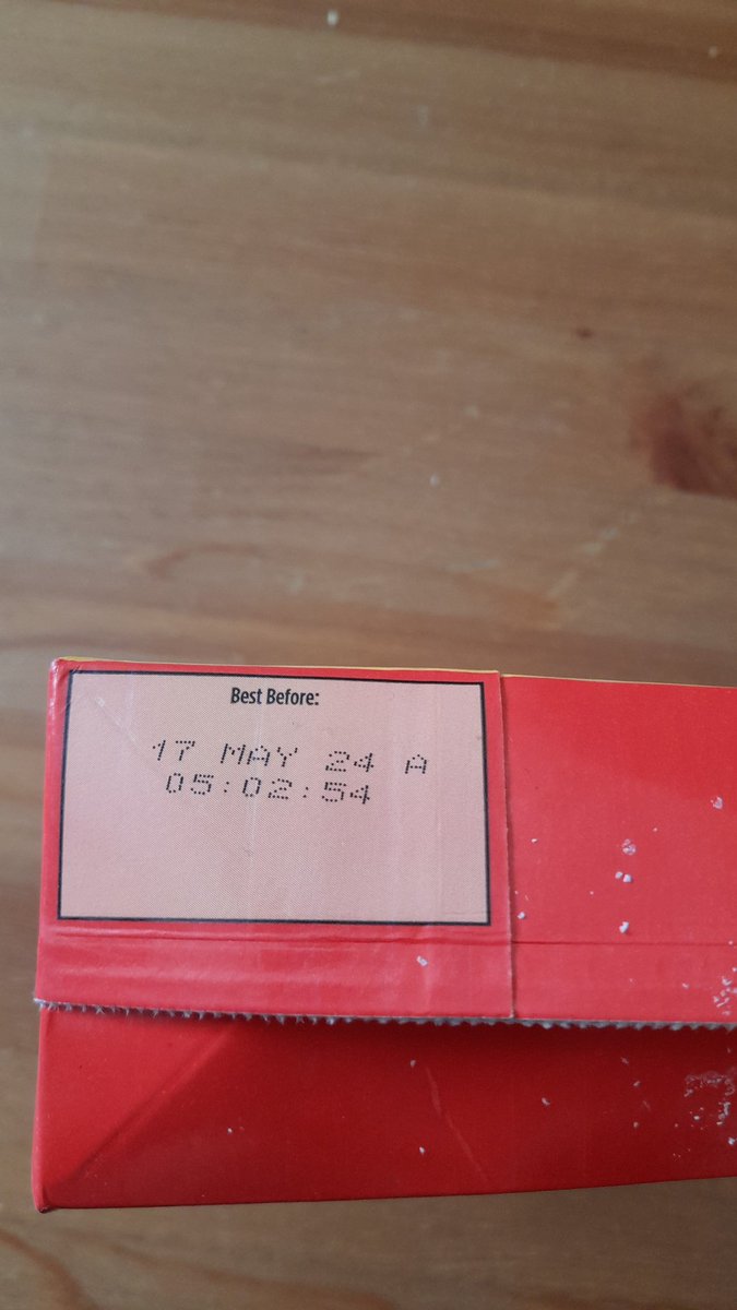 daniuk93's tweet photo. @asda @AsdaServiceTeam I've opened a carton of long life skimmed milk this owning and had a cup of tea I nearly choaked on some plastic that was inside I've called the 0800 number and they wasn't interested https://t.co/NwoYys87RK