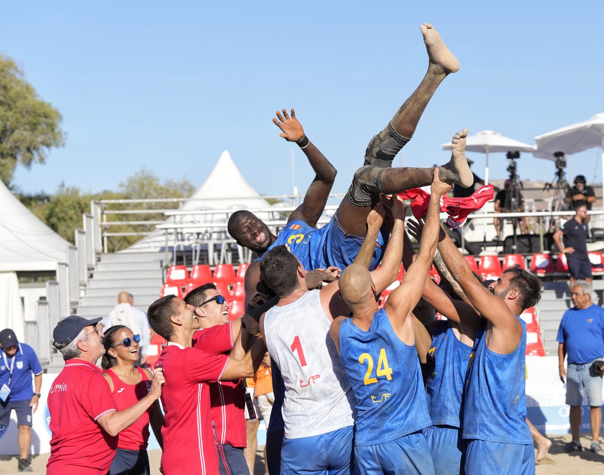 🥉 ¡𝐁𝐑𝐎𝐎𝐎𝐎𝐎𝐎𝐎𝐎𝐎𝐍𝐂𝐄!

🙌 Los #HispanosArena vencen a Chipre y logran el tercer puesto en los #MediterraneanGames

👏 ¡Bravo, equipo!

🤾‍♂️ @RFEBalonmano