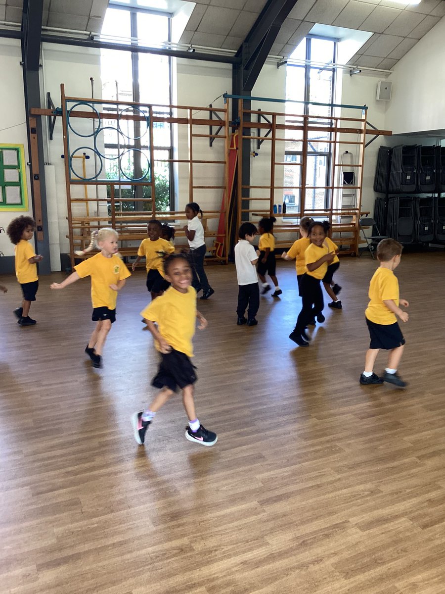 HtReception's tweet photo. Look at the smiles on our faces during our first PE lesson🤸🏽‍♂️We were very proud to wear our kits to school and had a fantastic time getting our hearts pumping! #eyfs #ldbslat https://t.co/jqw1ai6ZIh