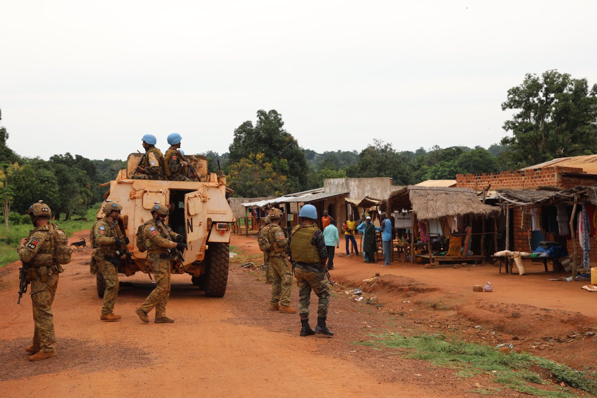 UN_CAR's tweet photo. #ConfPress | Une force de réaction rapide de la #MINUSCA a été déployée, en étroite coordination avec les autorités 🇨🇫, à #Mboki, dans la préfecture du Haut-Mbomou (S-E #RCA), afin d’assurer la protection de la population civile face aux violences des groupes armés.
#A4P
[🧶] ⤵️ https://t.co/vsEB6LQkKz