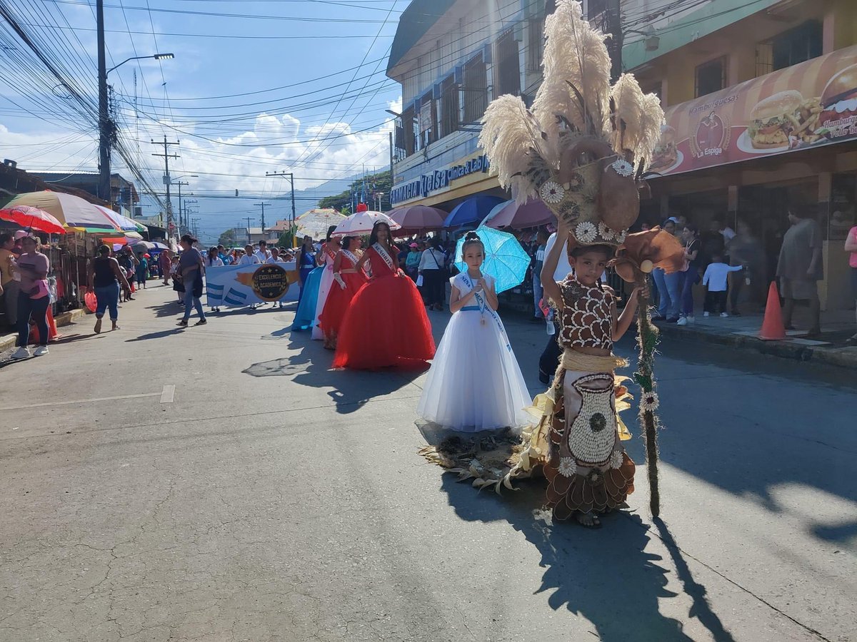 munielprogreso's tweet photo. En el marco del 202 aniversario continuamos con los desfiles patrios en el municipio de El Progreso. Por segundo día consecutivo hoy 13 de Septiembre desfilan más de 26 Centros Educativos de Nivel de educación Básica.

#TodosSomosElProgreso
#DesfilesPatrios2023 https://t.co/xXpTkFPwRO