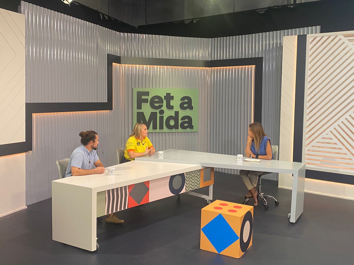 semgencat's tweet photo. #Estàpassant 

Teresa Subirats, cap de la CECOS de Reus  #SEM  en directe al programa Fet a Mida de la Xarxa de Televisions Locals parlant sobre la importància d'actuar davant un ofegament i el paper de l'assistència del SEM

📺 Segueix la conversa aquí 👉 https://t.co/5JElHUxXuf https://t.co/yiojzgbTN7