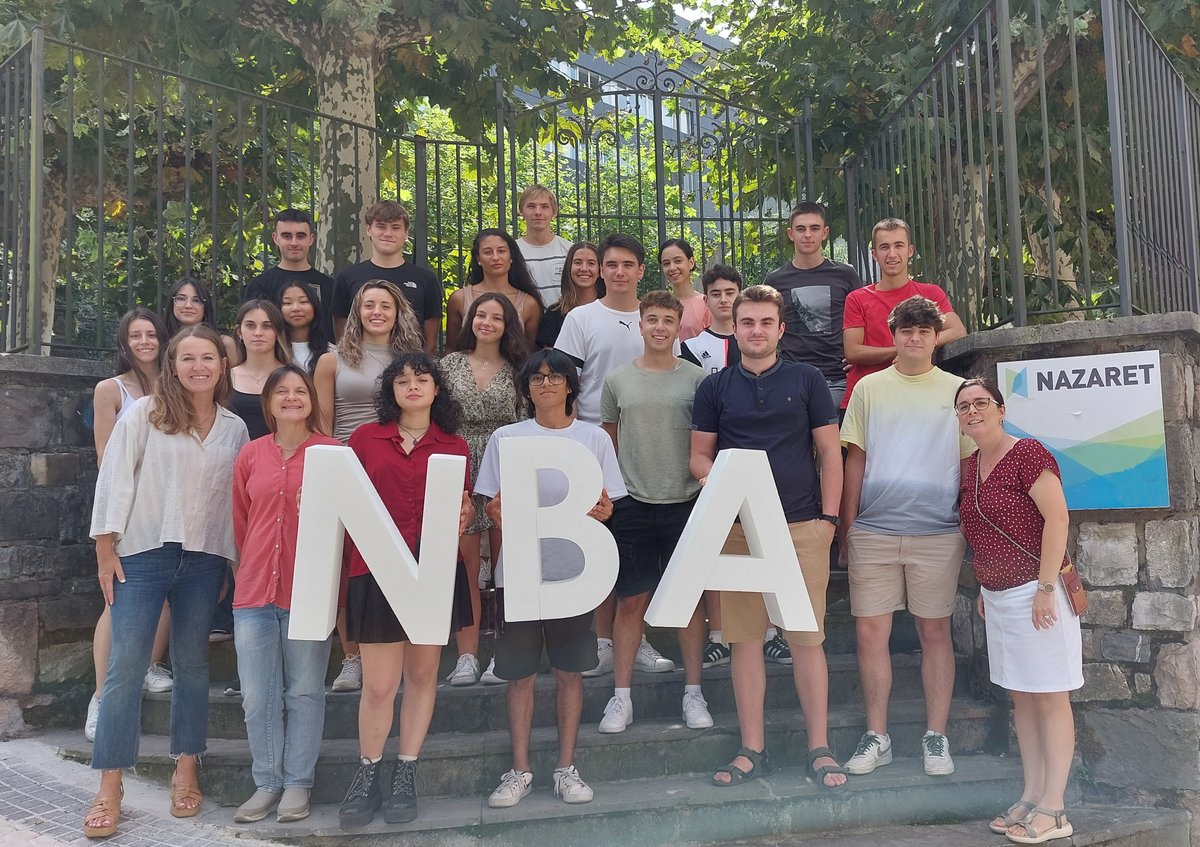 nazaretzentroa's tweet photo. Con estas caras de ilusión iniciamos el curso con el alumnado de NBA (Nazaret Business Administration). Nos espera un curso repleto de actividades y experiencias #NBA #EBBD #FP #FormacionProfesional #abantean @hetelfp https://t.co/qNBb9CbCFb