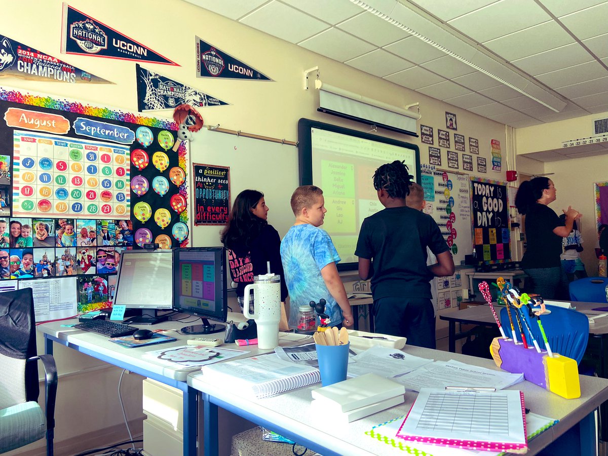 donato_piselli's tweet image. Getting Grade 5 students out of their seats and working collaboratively to solve an interesting problem. #togetherisbetter #randomgroupings @PeterLiljedahl #tryingsomethingnew