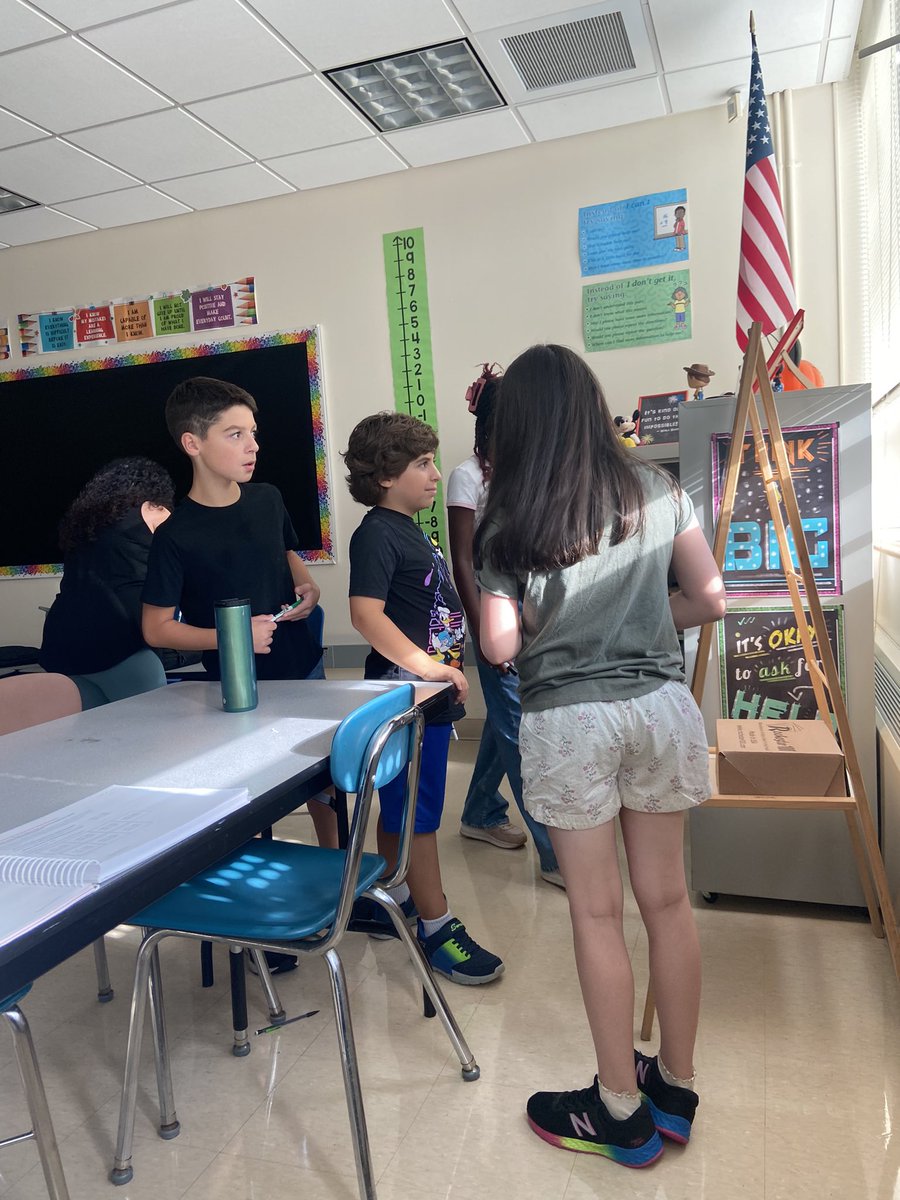 donato_piselli's tweet image. Getting Grade 5 students out of their seats and working collaboratively to solve an interesting problem. #togetherisbetter #randomgroupings @PeterLiljedahl #tryingsomethingnew