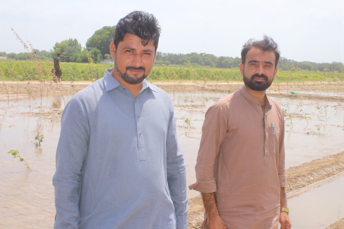 naveed_katohar's tweet photo. ڪجھ ماڻھو توھان جي زندگيءَ ۾ گھڻي دير کان پوءِ ايندا آھن، ايڏا شاندار ھوندا آھن جو توھان اھو چوڻ تي مجبور ٿي ويندا آھيو ته يار تون پھرين ڪٿي ھئي؟
@Manzoor92131601 @FatehMari
#During_Field_with_greatest_Personalities
#Agriculture
#Monitoring
#Challanges
#Research_Assistant https://t.co/zbcKgdzKe7