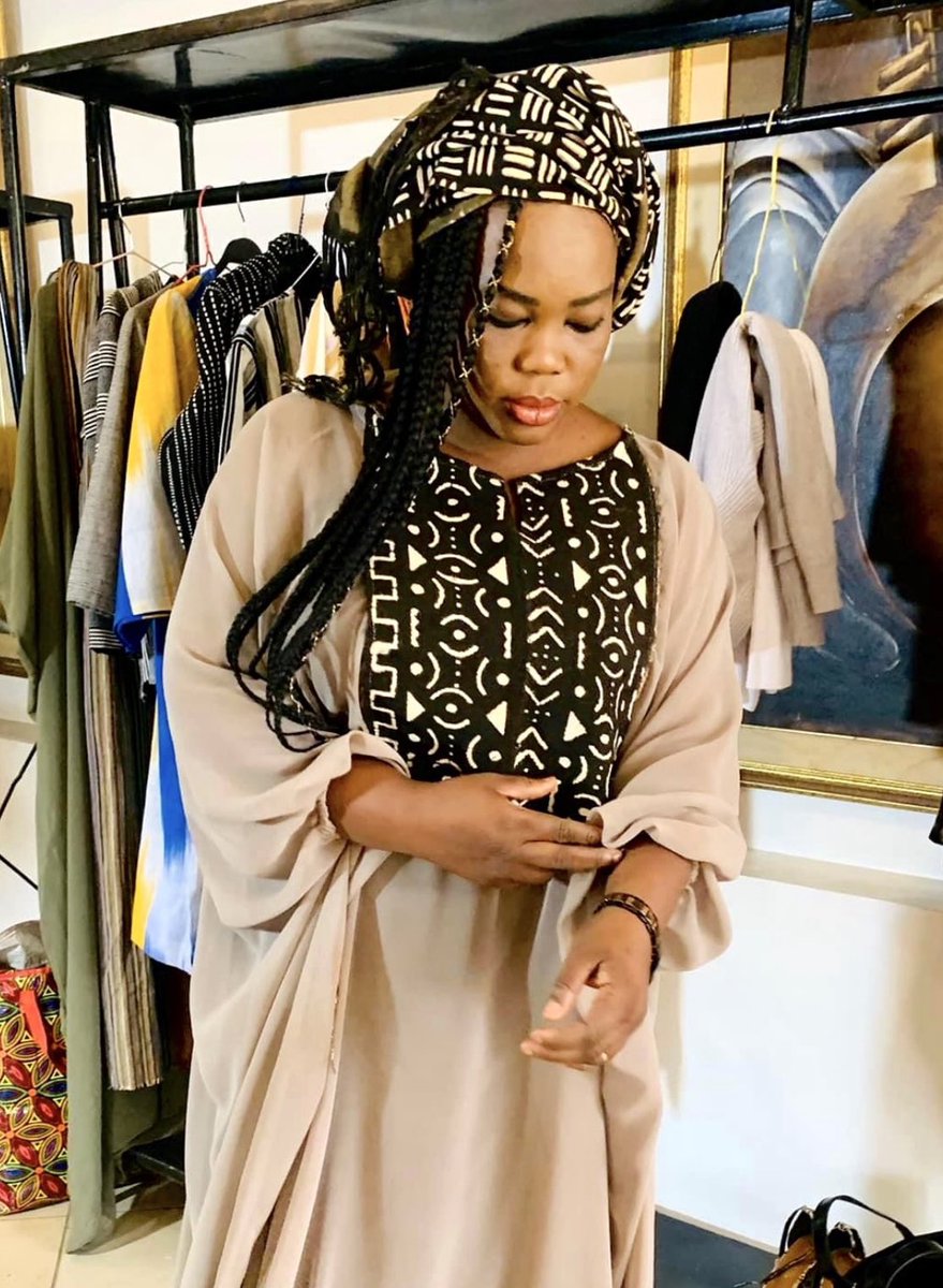 LyAissata223's tweet photo. Le Bogolan est aujourd’hui bien plus qu’un symbole de l’identité culturelle du Mali. Entre tradition et modernité, il connait un succès grandissant et attire les acteurs mondiaux de l’art et du stylisme.
#proprieteintellectuelledumali
#labelisation https://t.co/9i6I5ARLvz