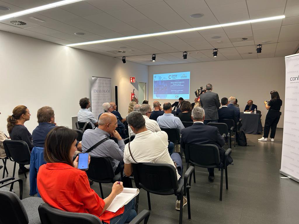 𝗢𝘁𝘁𝗶𝗺𝗼 𝘀𝘂𝗰𝗰𝗲𝘀𝘀𝗼 𝗱𝗲𝗹 𝘀𝗲𝗺𝗶𝗻𝗮𝗿𝗶𝗼 "𝗭𝗘𝗦 &amp; 𝗦𝗢𝗦𝗧𝗘𝗡𝗜𝗕𝗜𝗟𝗜𝗧𝗔̀: 𝗯𝗶𝗻𝗼𝗺𝗶𝗼 𝘃𝗶𝗻𝗰𝗲𝗻𝘁𝗲 𝗽𝗲𝗿 𝗹𝗮 𝗰𝗿𝗲𝘀𝗰𝗶𝘁𝗮 𝗱𝗲𝗹 𝗦𝘂𝗱 𝗜𝘁𝗮𝗹𝗶𝗮 𝘁𝗲𝗻𝘂𝘁𝗼𝘀𝗶 𝗾𝘂𝗲𝘀𝘁𝗮 𝗺𝗮𝘁𝘁𝗶𝗻𝗮 a #Bari