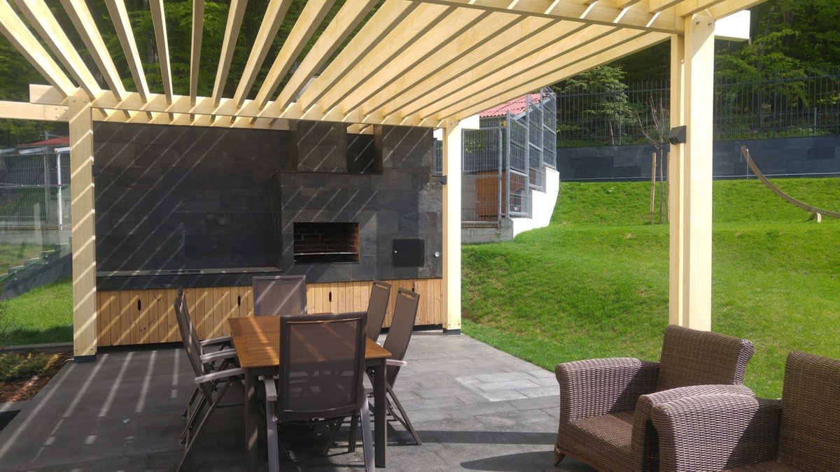 Tecade proudly supplied Accoya wood for this exquisite BBQ terrace project in Romania, Brasov👩‍🍳

Designed by Architect Stefan Vlad from singleart, this masterpiece blends with its surroundings. Accoya's durability, 50-year guarantee, and low maintenance make it the ideal choice!