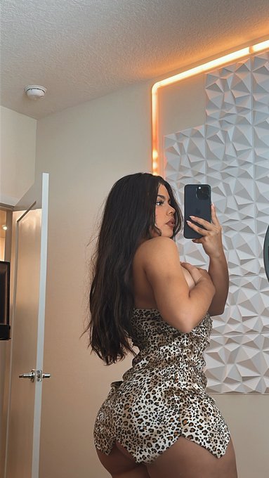 new cave girl dress unlocked 🔓 https://t.co/sZIqFDnMeO