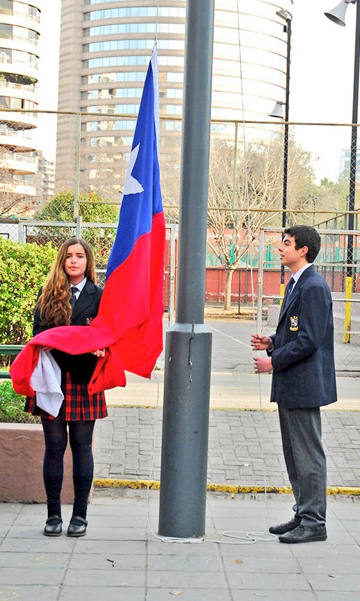 RepublicanoCh's tweet photo. Qué vuelva el Himno Nacional a los colegios los lunes.
La Patria no solo se celebra también se canta!  🎶❤️🇨🇱
Comparte 🔃🔃🔃
#QueVuelvaElHimno 
@DipRepublicanos https://t.co/oKU5KSThKI