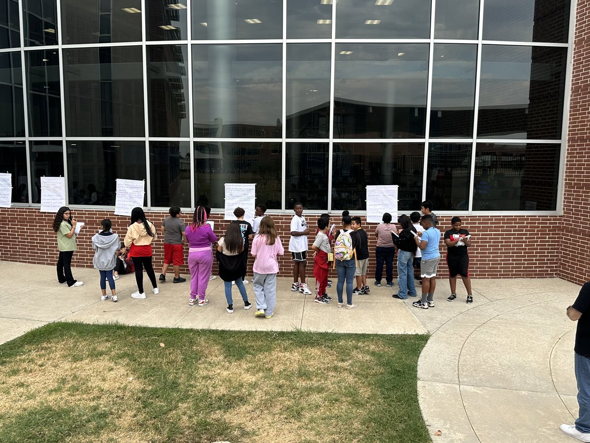 AmandaSoh40's tweet photo. 6th grade Social Studies learning about Mr. HELP!#SJH#Sabercats https://t.co/5QanjO6Gum