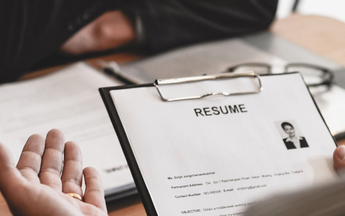 How to Craft a Resume So Unforgettable, HR Will Need Therapy Find out here: tipsmatic.com/money/how-to-w…