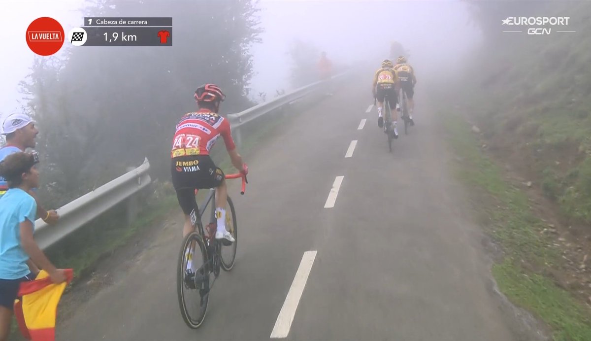 CyclingIsma's tweet photo. #LaVuelta23 ¿De verdad no le vais a esperar? https://t.co/sZ3PlW3IE1
