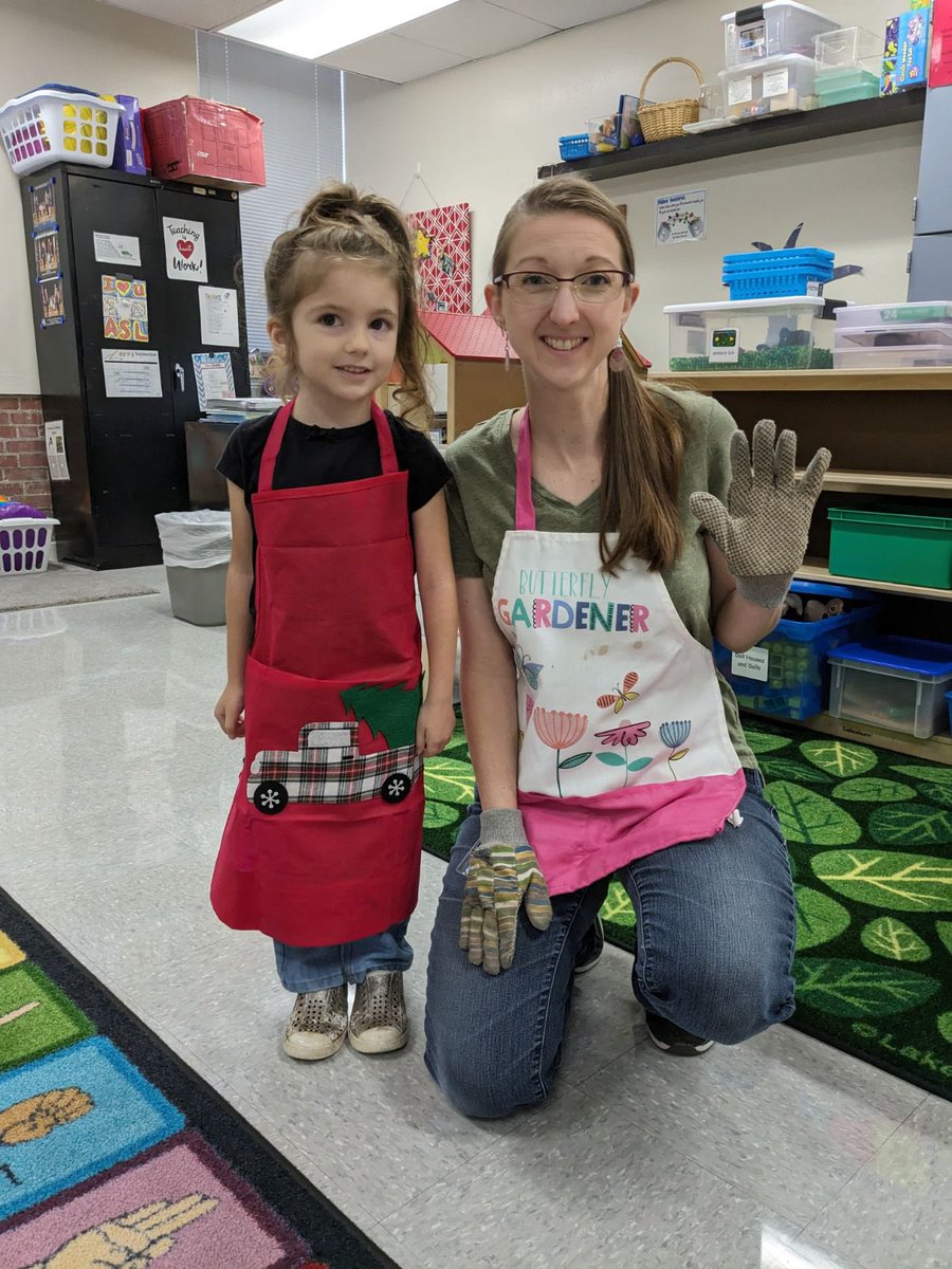 DowellDeloris's tweet photo. Eleaina is a Christmas cookie cook on letter C Day with Mrs. Hill, the gardener. Andrew is a trash collector with Mrs. Hough, the quilter. #ABCBootcamp @ShermanISD @jeepers315 https://t.co/bSWrx5NmzG