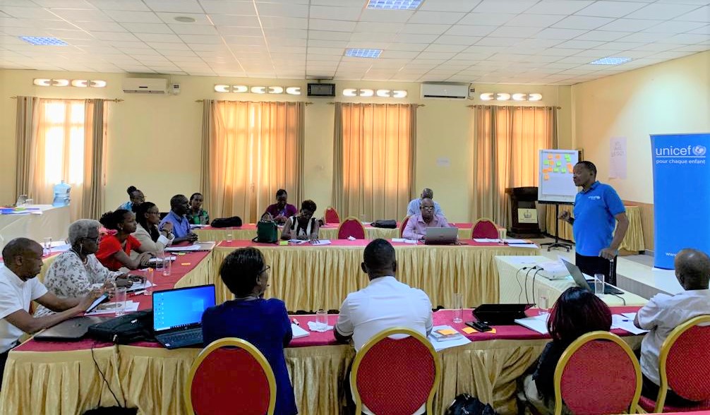 UNICEF_Burundi's tweet image. 📊 Saviez-vous que 627 000 #enfants au 🇧🇮 sont #handicapés?  
Ils font face à des défis immenses, notamment en matière de pauvreté &amp;amp; de #stigmatisation.  

Nous prenons des mesures en organisant une formation spéciale pour nos partenaires, axée sur l'#inclusion.
#InclusionMatters