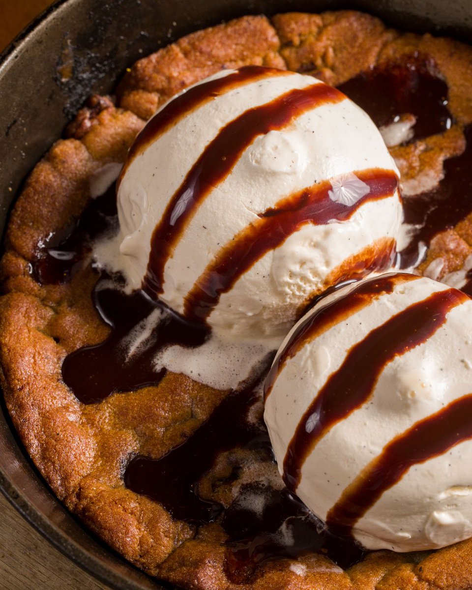 TheRockWFP's tweet photo. Our Chocolate Chip Cookie Skillet is the perfect duet for a sweet day 🍫
#InternationalChocolateDay
.
.
.
#therock #woodfiredpizza #rocktheme #coloradofoodies #denvereats #washingtonfoodie https://t.co/LyS0F58HBi