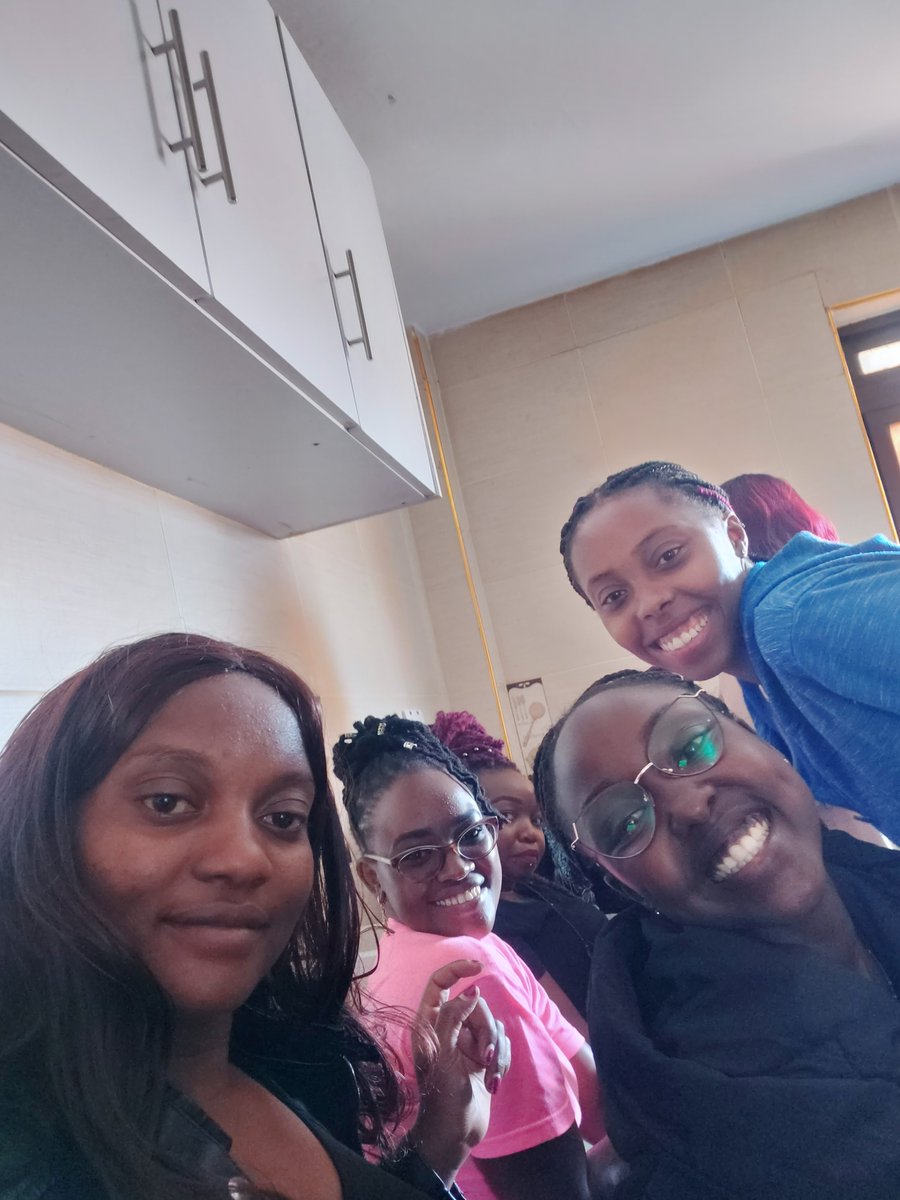 GambitsNation's tweet photo. "🏥🤝 We had an amazing time volunteering at Jesse Kay Hospital! It feels great to give back and support such an important cause. #Volunteer #GivingBack #JesseKayHospital"#LapidLeadersAfrica https://t.co/h8vuNESchX