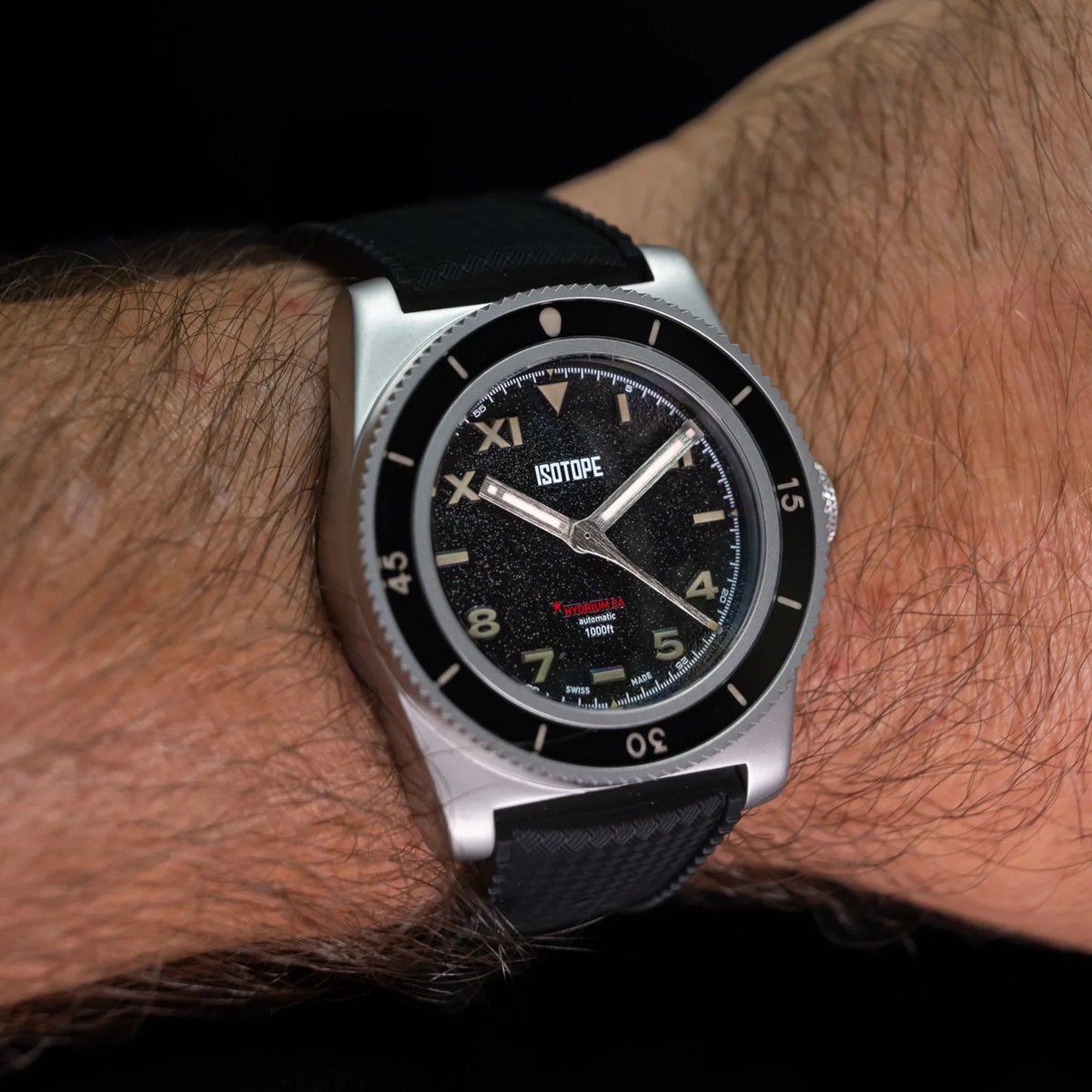 WatchTime's tweet photo. Meet Isotope's latest: the new Hydrium California, a limited edition diver full of interesting touches. Editor-at-Large Martin Green goes hands-on with the watch, story live now
https://t.co/wwaCJRYdq4
#isotope #isotopehydrium #hydrium #divewatches #divers #californiadial https://t.co/aPRKBy2dVM