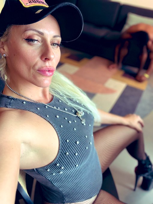 I&rsquo;m still in AMSTERDAM!!!!!!! Come say Haloo!!!! https://t.co/xHzohKCHi7