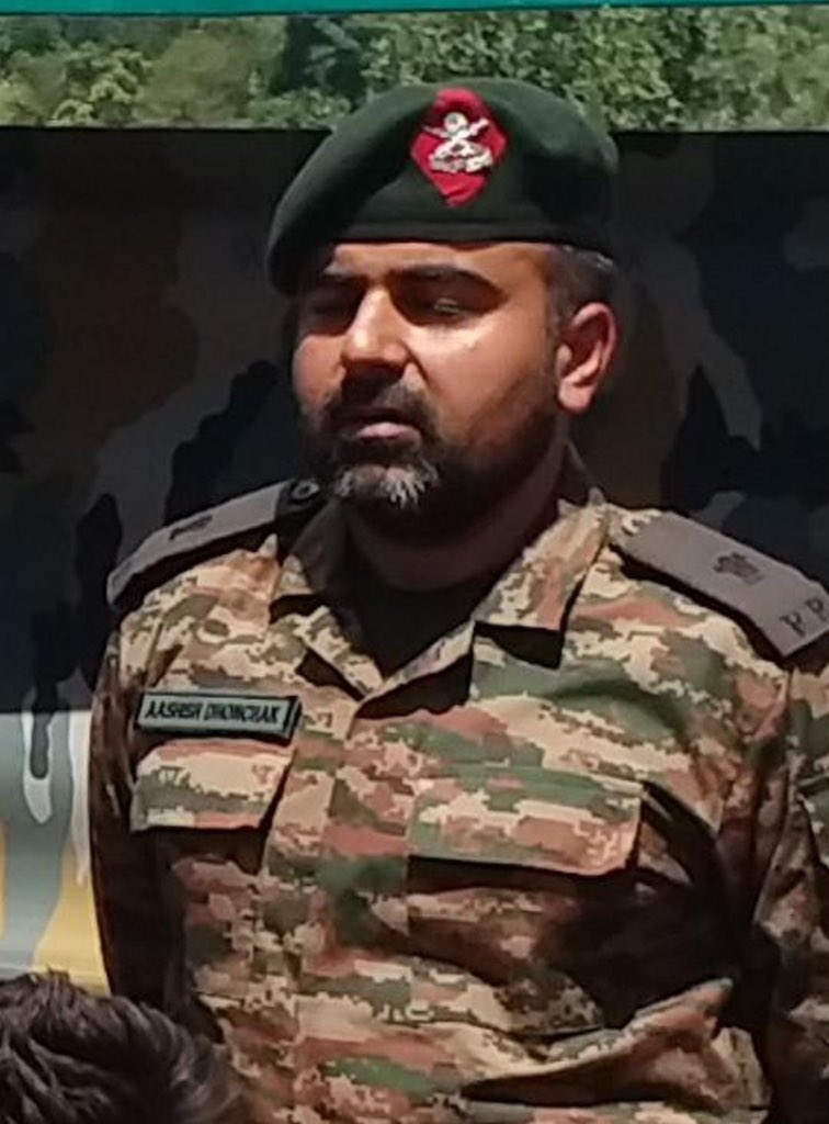 iamnikhilnanda's tweet image. कर्नल मनप्रीत सिंह, मेजर आशीष धोनचक और डिप्टी एसपी हुमायूं बट ने आतंकवादियों से लोहा लेते हुए अपने प्राणों का बलिदान दिया। तीनों वीर जवान शहीदों को शत-शत नमन। देश आपका सदैव ऋणी रहेगा।

#JammuAndKashmir
#ColonelManpreetSingh
#IndianArmy #Encounter
#Anantnag