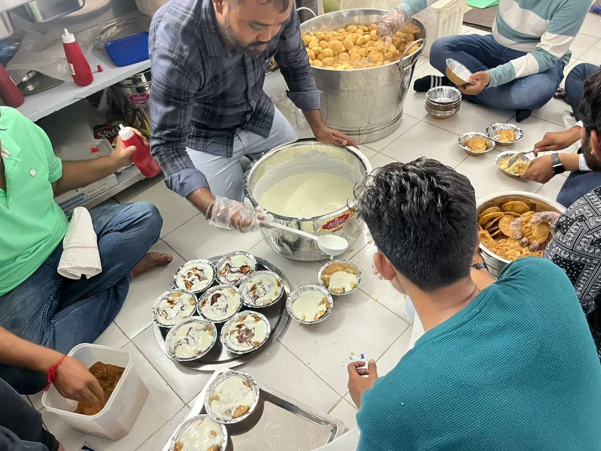 vrajpatelar's tweet photo. શુભારંભ 🙏❤️

તમારા બધાના સપોર્ટથી નવી યાત્રાની શરૂઆત ✨🔥❤️

#Ahmedabad #Gujarat #ProudMoment #Entrepreneur #ThankYou https://t.co/56Ydd46MJJ
