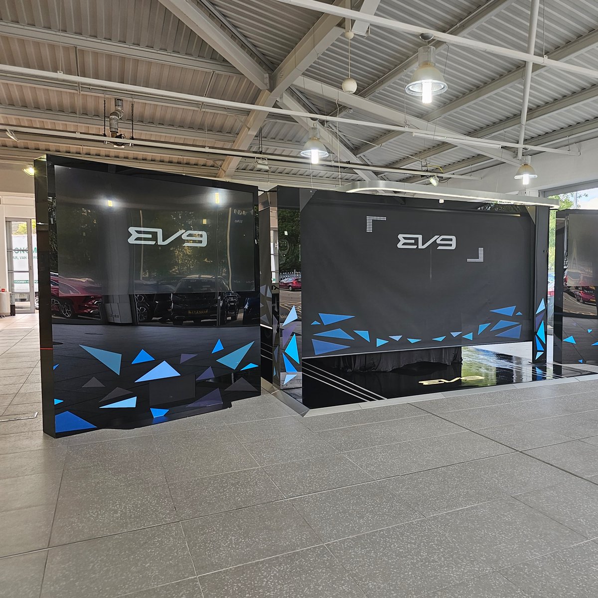 A  few pictures from our EV9 Electric Experience Event today in York. We also had a glimpse of the stunning EV6 GT featuring a dual-motor with 577BHP, capable of launching the car from 0-62mph in 3.5 seconds. #KiaEV9 #kiaev6gt #electricalvehicles