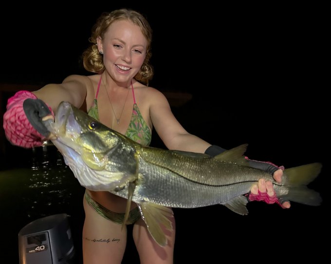 FL girl showing grown men how it's done https://t.co/2AfvX6VCec