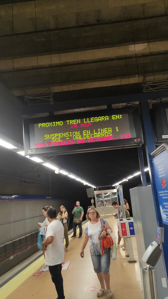 PabloMedinaPrez's tweet photo. @metro_madrid Debe ser que los niños no son los únicos que no quieren volver.... https://t.co/9AigdbRHPE