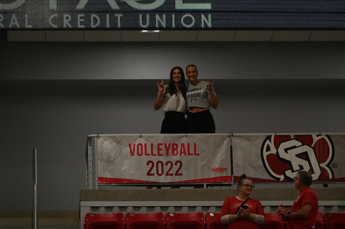 It was so fun to unveil our 2022 Summit League championship banners before our match on Friday night! 

What a season it was, let's have another great one 👏

#WeAreSouthDakota x #GoYotes 🐾