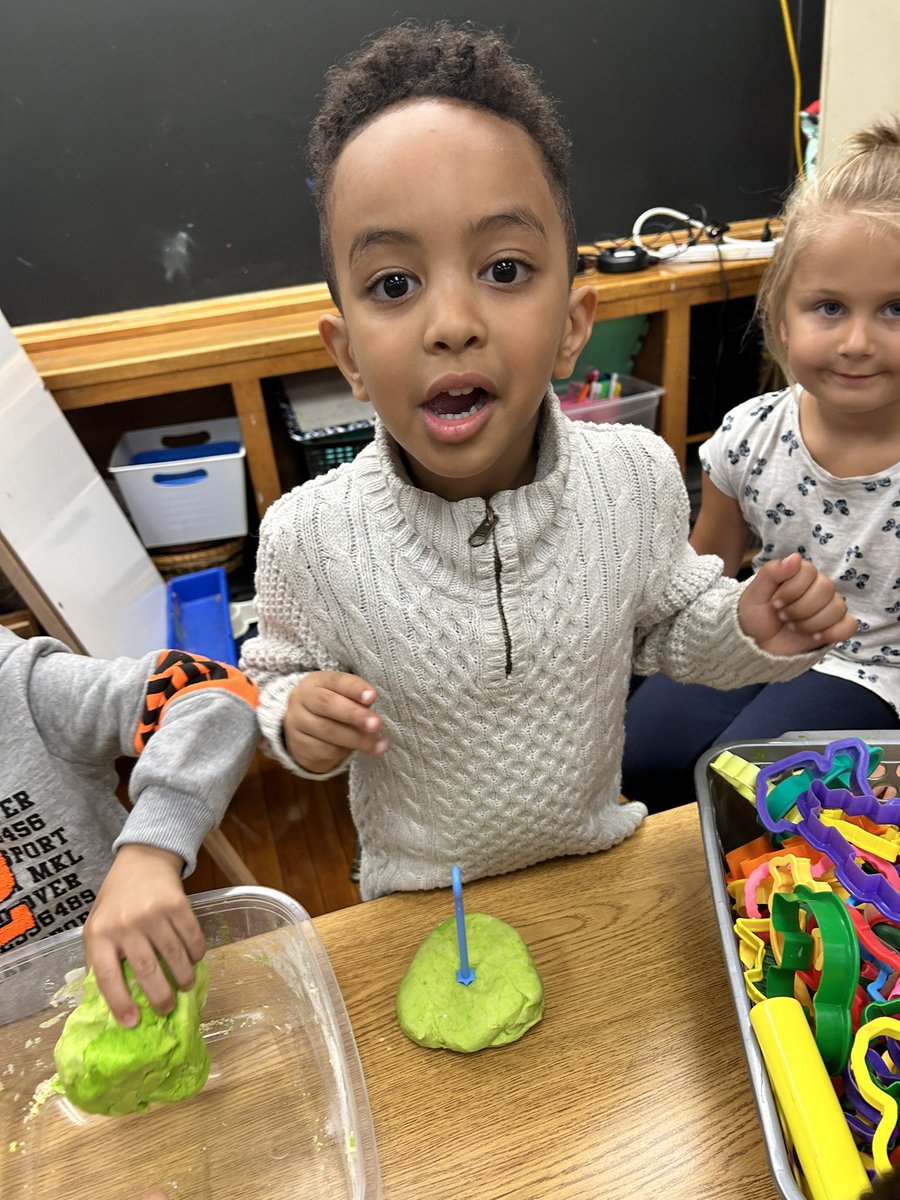 CabasClass's tweet image. A birthday cake!! @QVPSVikings @danielle_g_ece