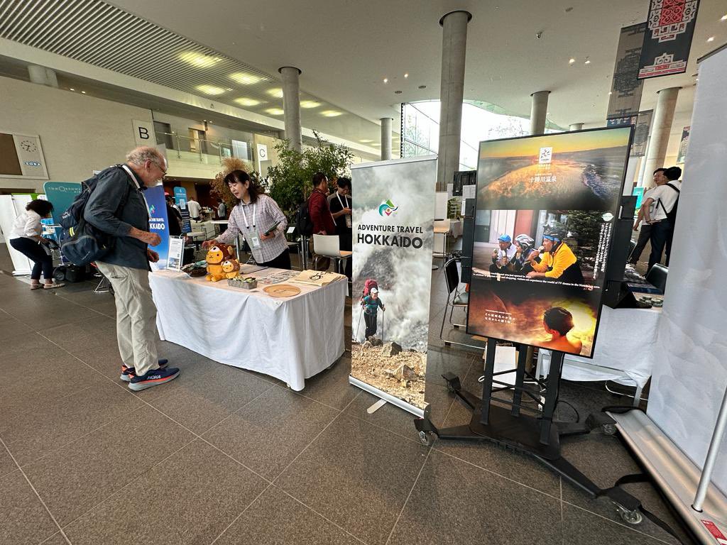 ATP_panama's tweet photo. 📍Hokkaido 🇯🇵 
Participamos junto a @tourismguideservices, turoperador ganador del primer lugar del Concurso de Experiencias Innovadoras de Turismo Comunitario en el #ATSW2023, evento anual que reúne a distintos exponentes del turismo de aventura a nivel mundial. https://t.co/MmH0U4rrrk