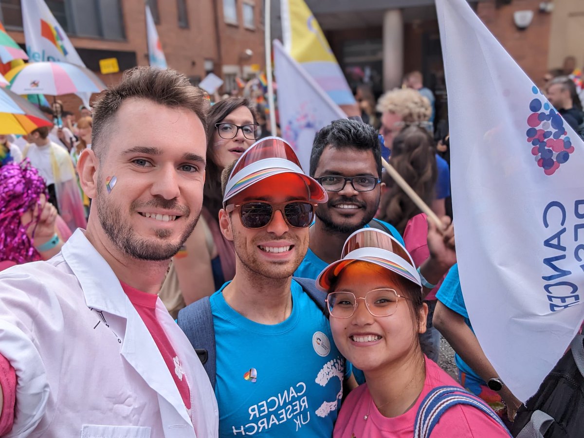 Great photo of members of the Skin Cancer and Ageing group (headed by @DrAmayaViros) who were recently at #ManchesterPride