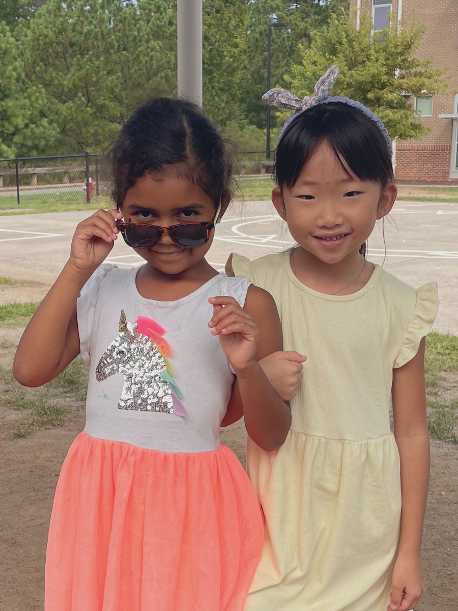 MsWarren1st's tweet photo. too cool for school 😎 
enjoying cooler weather this week! https://t.co/tIw8ZGeM5z