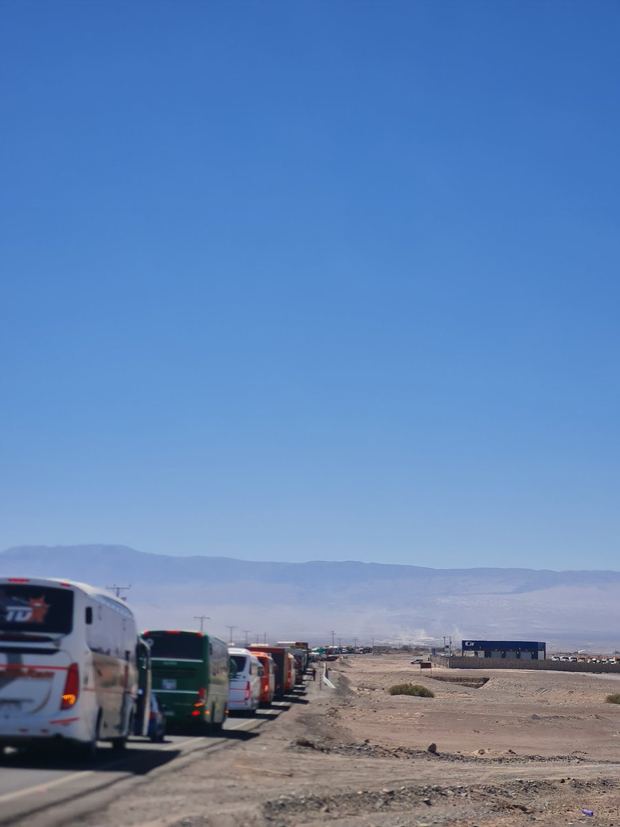 franciscor0jas's tweet image. A las 12 :24   Habitantes protestan en el cruce de #Mamiña por malas condiciones de las vías
 bloqueada la subida de #pozoalmonte a #collahuasi #cerrocolorado #iquique #tarapaca @HombredeRadio @jorgesolimano @biobio @CHV @meganoticiascl @tvn @C13