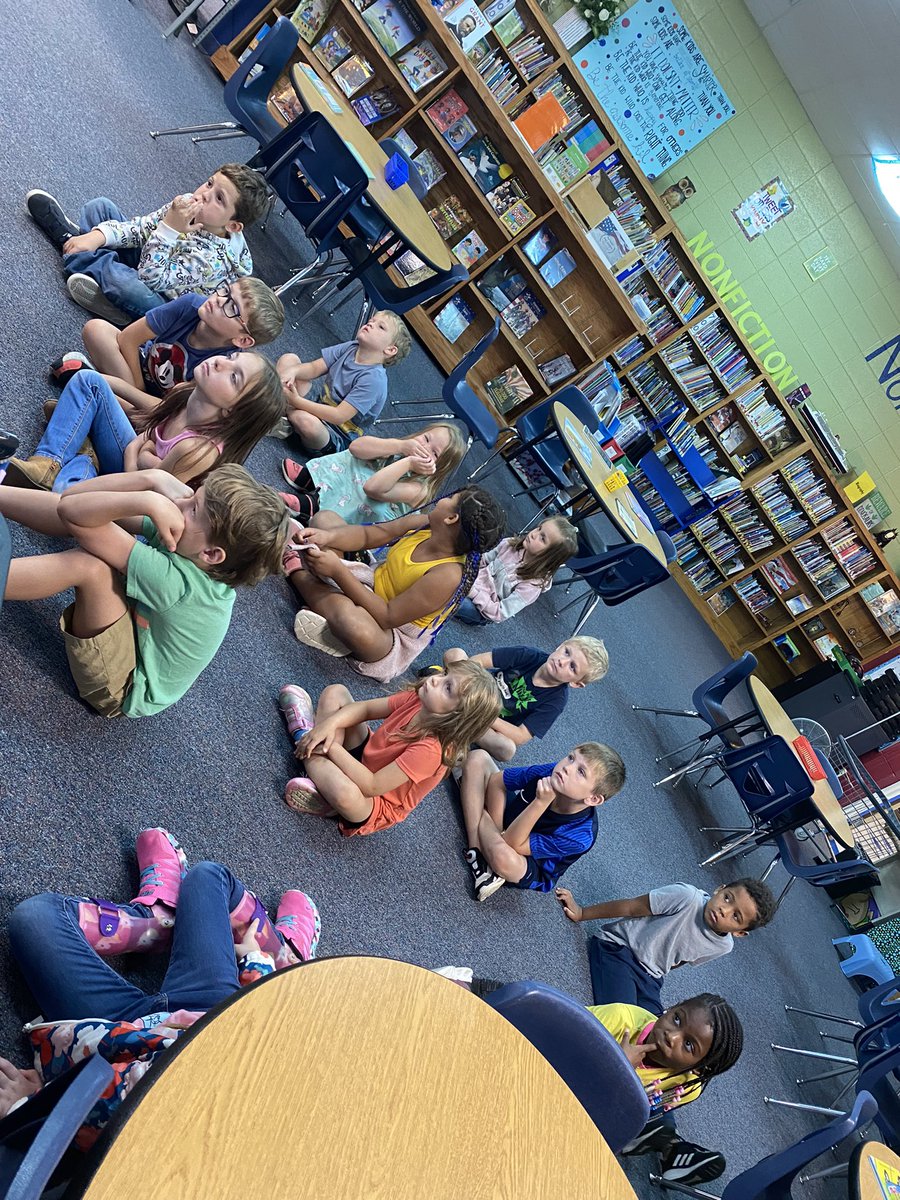northiesread's tweet image. Mrs. Toeniskoetter’s class learning about shelf markers from the shelf elf! #Proud2BNorthies #jcschoolschampions #WeAreElementary @North_Tweets @JCSchools_Lib
