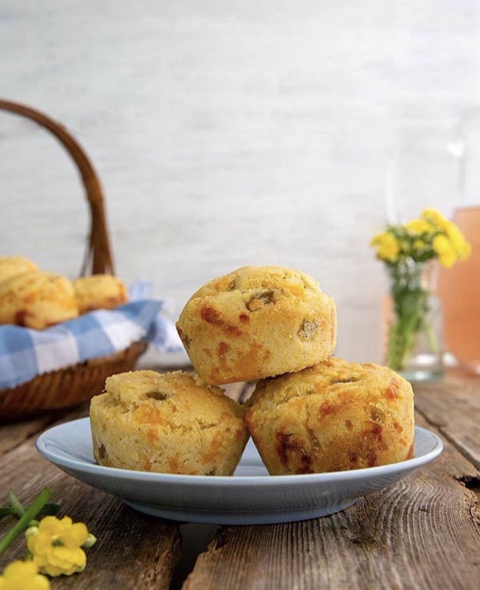 HatchChileCoLLC's tweet photo. Want to spice up that box of gluten-free cornbread mix? Look no further than this delicious Gluten-Free Chile Cheese Corn Muffins recipe. 

Get the recipe from our friends https://t.co/b6JijCpLPj

To infuse some spice into these, I used HATCH Select® green chile. https://t.co/AhV2SVIcuu