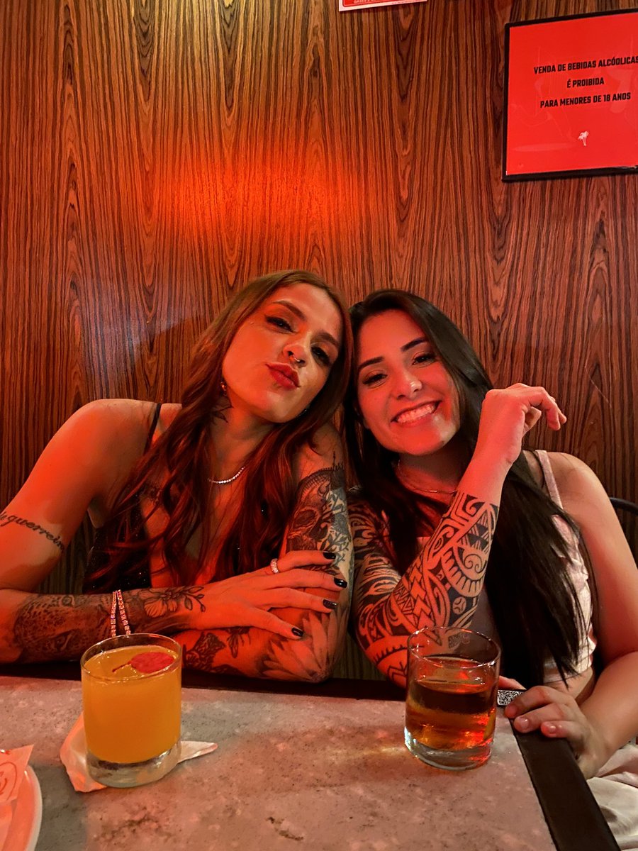MC10_Mariane's tweet photo. Um drink (que eu amo em momentos especiais ) com a campeã da 10° edição do @masterchefbr !
Que ciclo , QUEE CICLOOO!
#masterchefbr #masterchef10 #FinalMasterChef #quebrada https://t.co/Qrhu7tXBVz