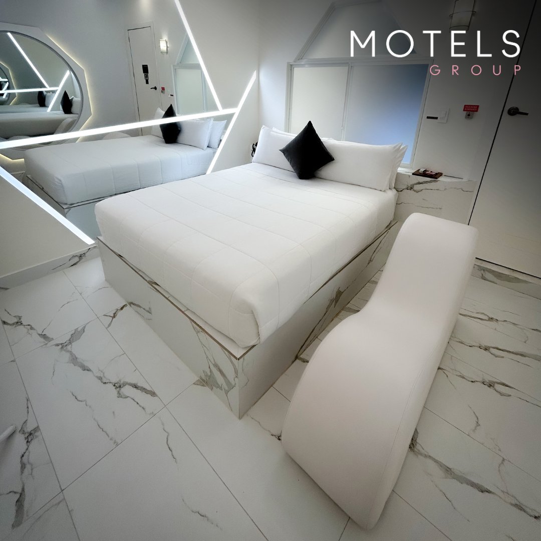 🔥Cada detalle está inspirado para hacer de tu encuentro una experiencia inolvidable. 

¡Te esperamos! 😏

#MotelesBioseguros Visítanos!
#Norte: Venecia  y #BlackSuites by #Venecia
#Sur: Cabañas del Sur Motel  y 1001 Noches Motel
#ValleDeLosChillos: Oasis Motel  y Dubai Motel