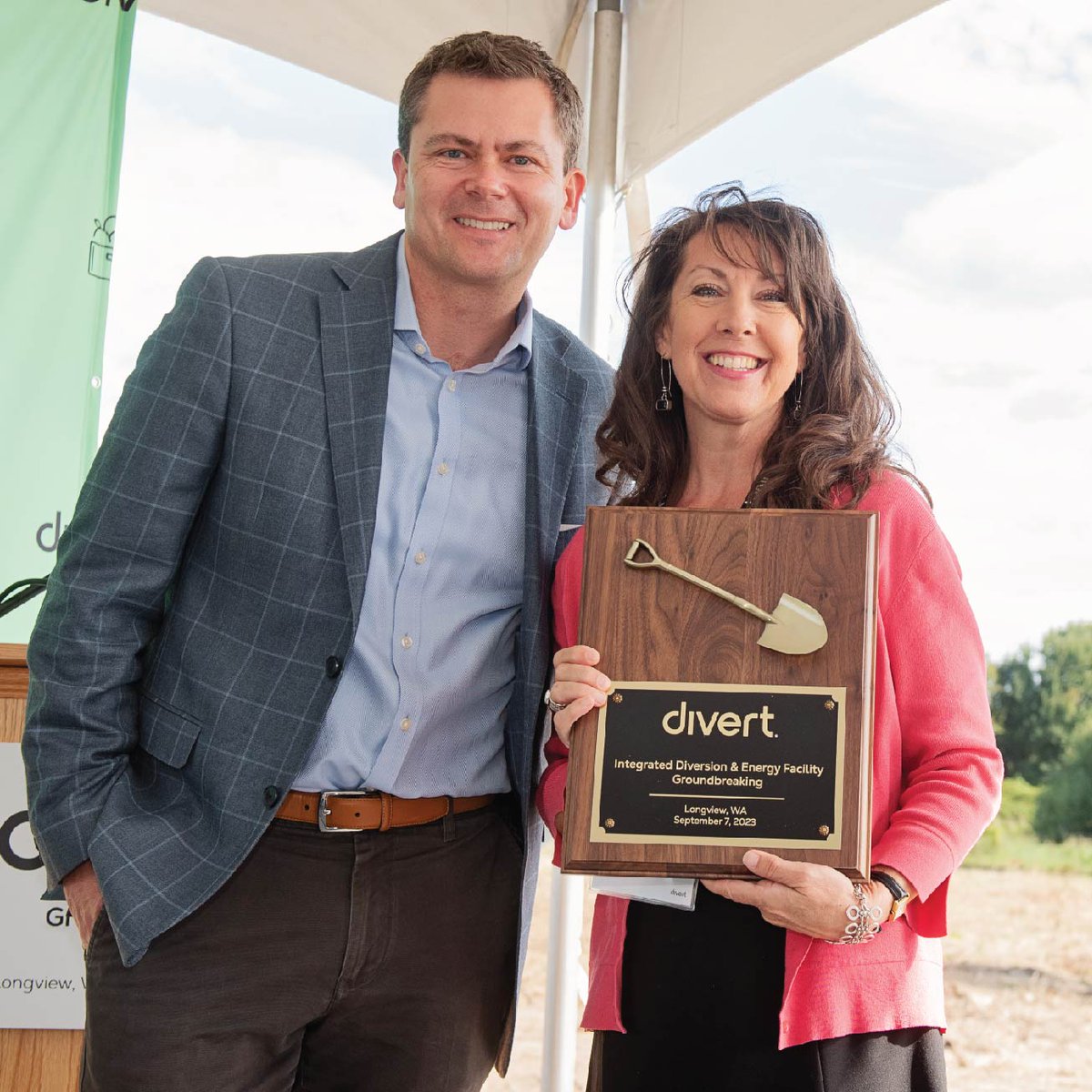 divertinc's tweet photo. Last week, we broke ground for our Integrated Diversion & Energy Facility in Longview, WA! The facility at @MyLongview will convert 100,000 tons of wasted food per year from Washington and Oregon into carbon-negative renewable energy. #WastedFood
https://t.co/Q3FamY6oC6 https://t.co/vRdePpJT9C