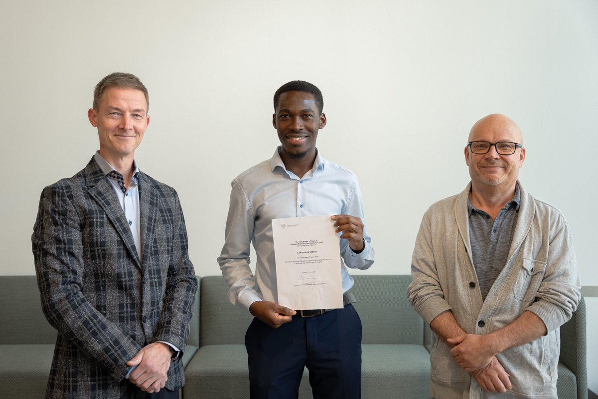I’m happy to receive the honorary award for the best thesis of the year (2022) in the strategic business development master’s programme of the University of Vaasa. The research explores employer branding strategizing in a multinational technology company.